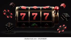 KSJIL Mobile Slots App – Myanmar ကစားသမားများ smartphone ဖြင့် Slot Games ကစားနေသောမြင်ကွင်း